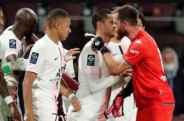  雷恩争议红牌，少一人惜败洛里昂  