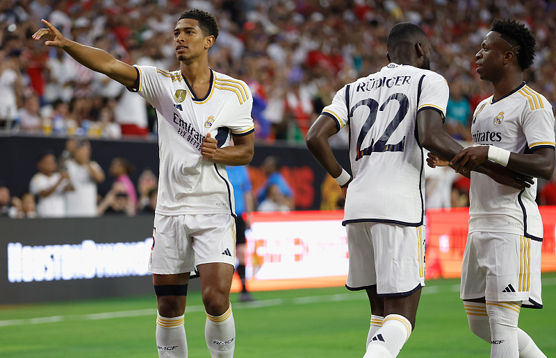  曼联新援首秀破门，滕哈赫变阵收奇效  