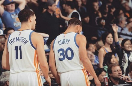  库里三分雨勇士大胜雷霆巩固西部第二席位