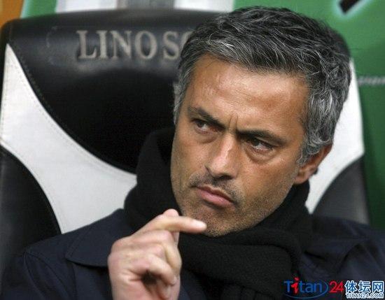  罗马城德比火药味浓，穆帅红牌引发赛后争议  